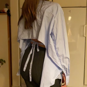 Öppen rygg - Sljorta med öppen rygg från weekday! Så fin och oanvänd 