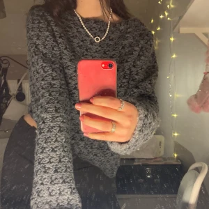 Grå och svart stickad tröja - Stickad tröja i svart och grå! 