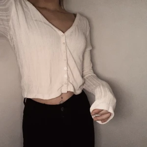 Vit topp - Jättefin tröja från HM, mycket bra skick. Köparen står för frakten💖