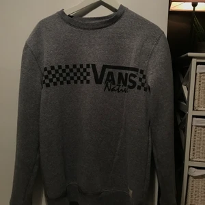 VINTAGE VANS SWEATSHIRT  - Mans modell men funkar som en oversized sweater!🖤 Köpt på loppis för några år sedan! Supermysig inuti!