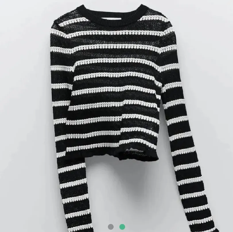 (LÅNAD BILD)😎 Asball tröja från Zara, HELT NY. Storlek M, men passar snarare XS/S💓💖 budgivning vid många intresserade!! Frakten betalas av köparen! Buda. Stickat.