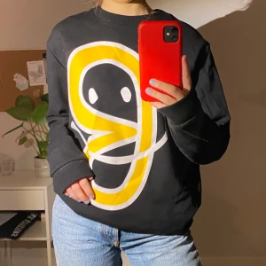 BACK tröja - Inköpt för 1000 kr. Från märket BACK som inte säljs längre! 