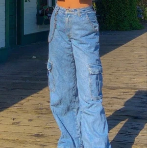 Skater jeans straight leg - Jeansen har inte används mer än en gång så de är i princip helt nya och i bra skick. Jag säljer de för 300 men kan budas i kommentarerna🤍