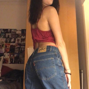 Golf jeans - Baggy jeans jag köpt second hand från märket golf. Inte använt så mycket så dom är i bra skick. Funkar att ha både som lågmidjade och högmidjade. Jag är 173, men passar ju längre och kortare beroende på hur man önskar att dom sitter! 