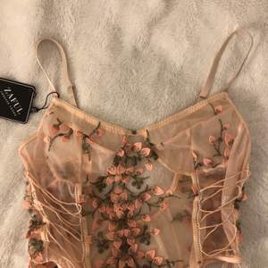 Selling this new body, i dont find use 🌸 the size is quite universal if you dont have huge boobs! High cut on the sides, thong type.