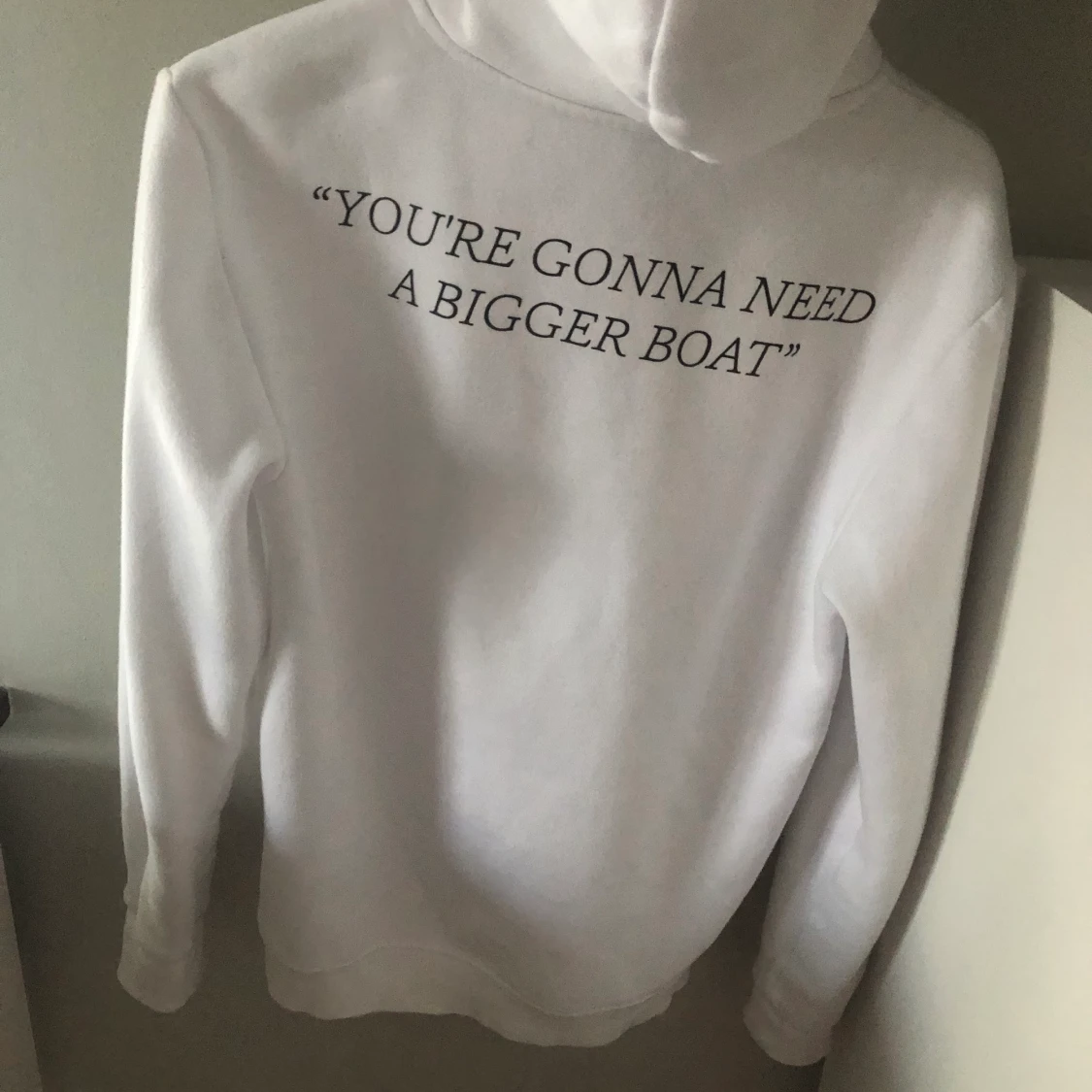 Hoodie insperierad från ”Jaws” från hm  - 91