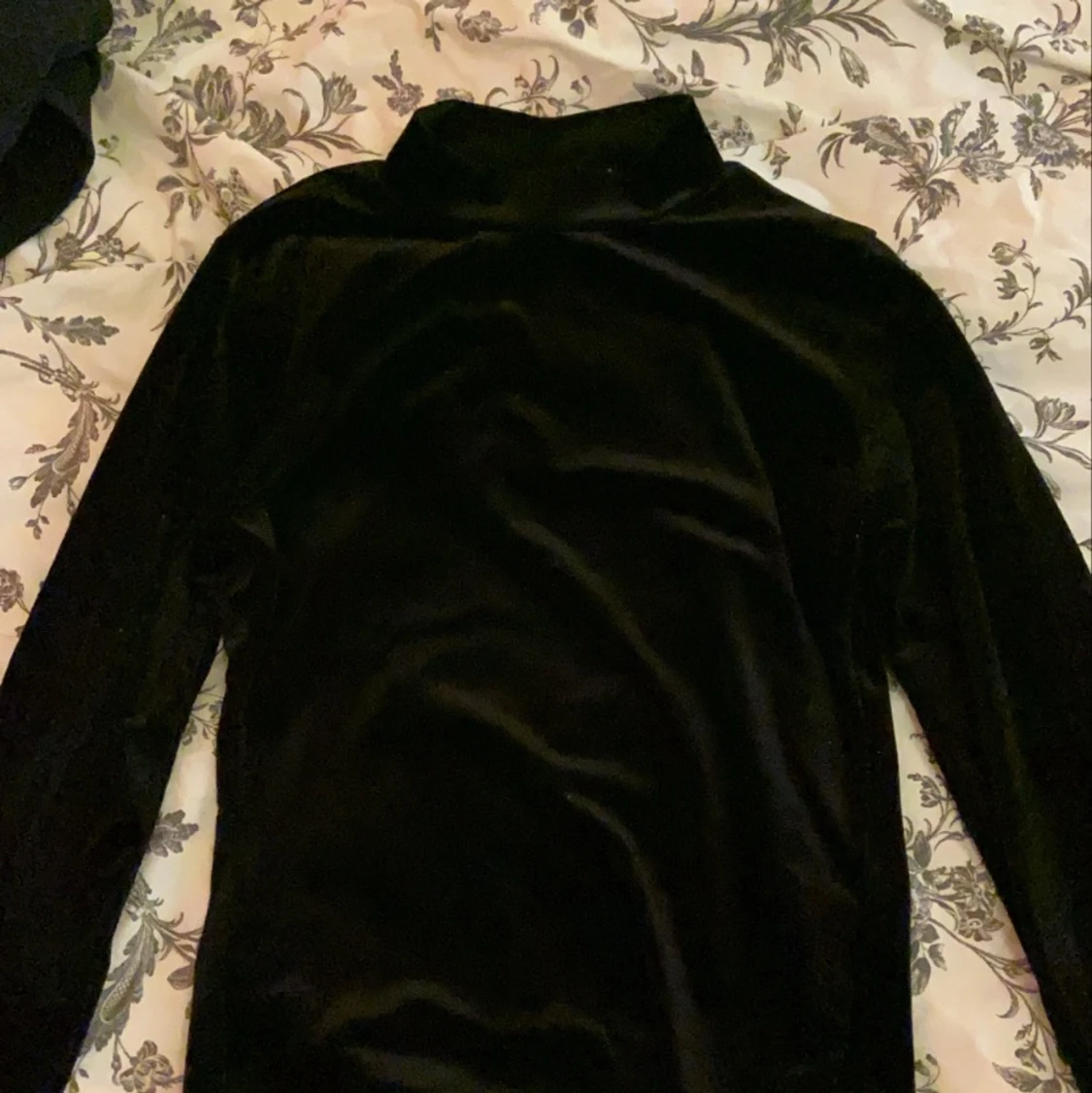 Svart sammetströja