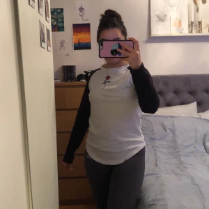 Långärmad tröja strl S/M - Använd kanske en gång. Inköpt ett par år sedan på Carlings. 