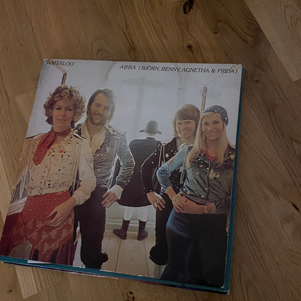 Säljer tre olika vinylskivor, grease, donna summer och abba! En för 50 kronor och alla för 100. Grease och ABBA  är sålda!. Övrigt.