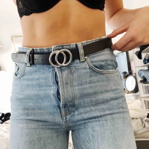  - Fint skärp som aldrig använts, gjort ett eget hål så det går att spänna längre in, funkar jättebra. 70kr + 30kr frakt