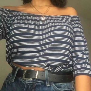  - Jättefin off-shoulder top! Kan både frakta och mötas upp(Stockholm) 🌹