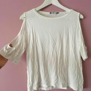  - Cold shoulder topp köpt från Lager 157. Använt en sommar. Skrynklig jag vet🙈 