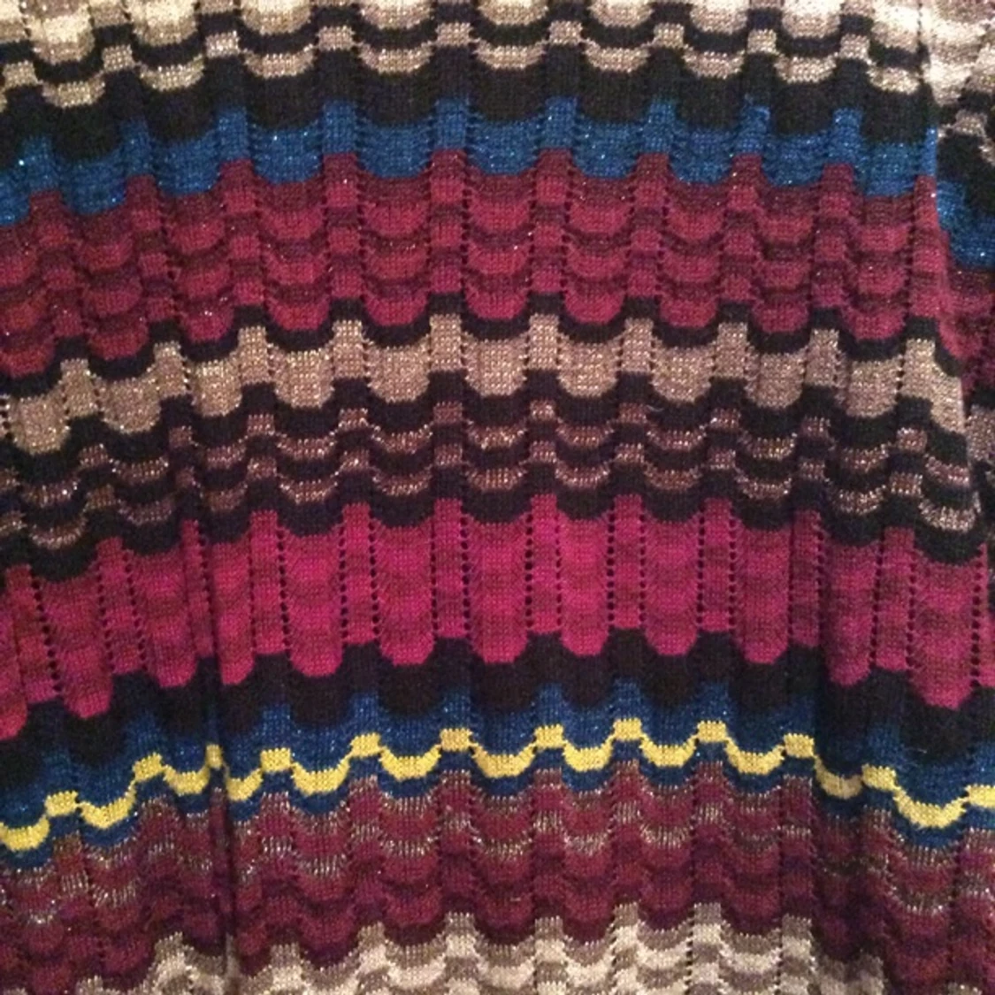 Jättefin tröja från Missoni by Lindex med fin detalj i ryggen. Använd en gång! - 1394645201