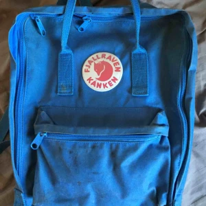  - Blå kånken och 400 med frakt annars 300 utan frakt!