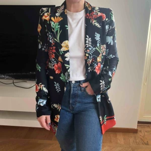  - Kavaj från Zara, strl S, 200kr (spårbar frakt på 59kr tillkommer ✉️🕊)