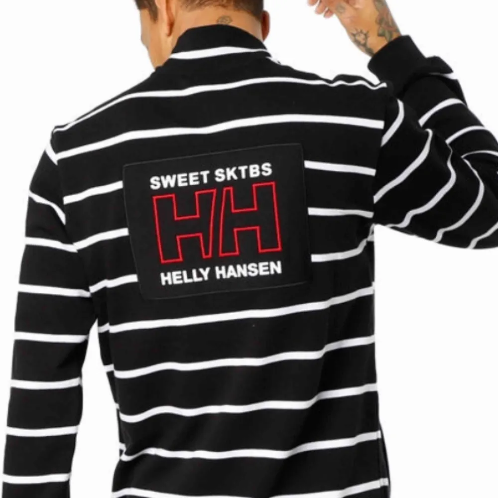 Säljer min sjukt snygga Helly Hanson x Sweet Sktbs just för att den är lite för lång för mig. Använd fåtal gånger och i bra skick. (Lånade bilder, skriv för fler om de skulle önskas). Skjortor.