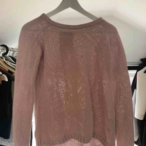 - Snygg rosa tjocktröja från Gina Tricot i bra skick! 🌸