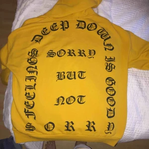  - Storlek small men mer som en medium. Köpt på bikbok Möts upp i Göteborg eller fraktas om köparen står för frakt 