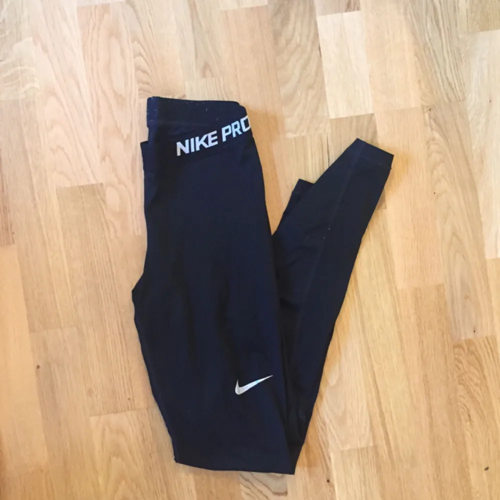 Nike PRO träningstights, frakt 36kr. Jeans & Byxor.