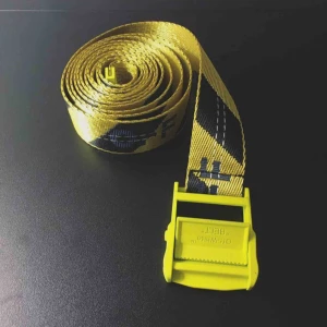  - Off-white bälte.  Skick: oanvänd, nyskick.  Bra kvalité, spännet har tyngd och känns rejält. Inte original.