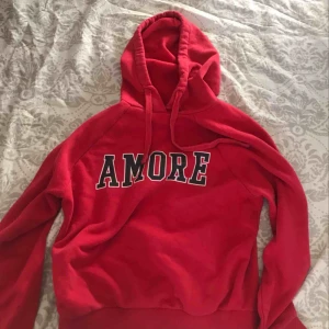  - Fin hoodie från ginatricot, jättefin färg. Frakt tillkommer eller så möts vi upp!