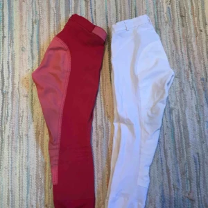 - Ridbyxor från CRW. De röda är i använt med fint skick och de vita är bara använda några gånger. 150kr för röda och 200 för vita.