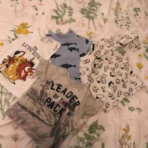  - Sitter bra töjbart mjukt är endast en sommar gammal   