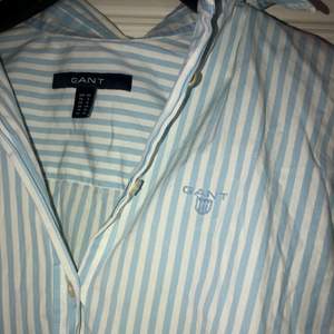 Gant skjorta, storlek 34. Jättefin, frakt tillkommer :)