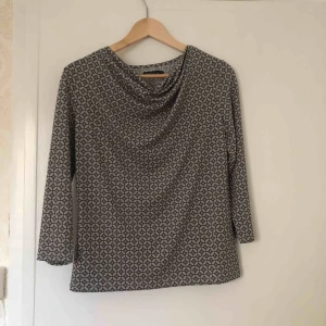  - Oanvänd blus från Stockholm LM. 