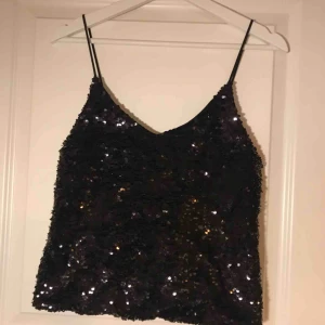  - Linne med svarta paljetter