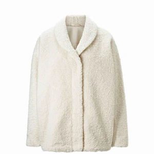  - CARIN WESTER. Mysig teddyjacka med dragkedja. Strl 38, men passar bra en som har strl 36. Nyskick! 