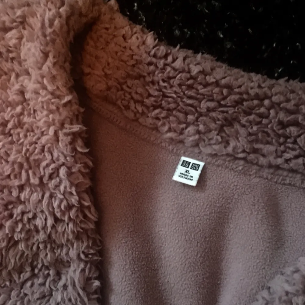 Uniqlo Teddy Jacket pinkish purple | Oversized | Only used a few times | Meet ups in Sthlm/ post fee not included in price ✨. Jackor.