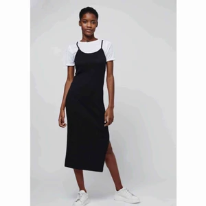  - Lång klänning aldrig använd. Från topshop.