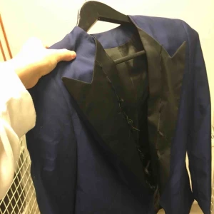  - Acne Studios ”Shark” Kavaj med smokingslag Använd 1 gång