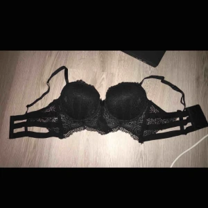  - Jättesnygg bh, aldrig använd  Köparen står för frakten