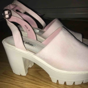  - Skor från nelly endast testade! Säljer pga använder ej. Köparen betalar frakt eller möts upp i stockholm!