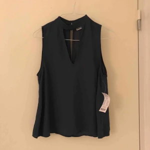 - Superfin blå blus från Gina tricot. Aldrig använd, med prislapp på, pga för stor för mig.