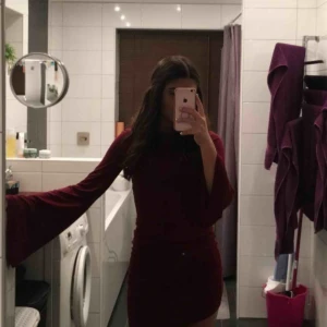  - Jättefin klänning ifrån Nelly i storlek XS. Använd vid ett tillfälle men kom inte till användning mer.