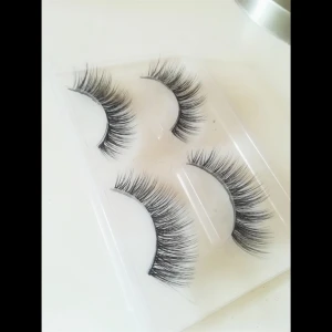  - 60 kr/st. Fri frakt vid köp 2 par. Gjorda av fakemink (dvs ej äkta djurhår men ser lika fina och naturliga ut som om de vore äkta hår). Självklart oanvända. 