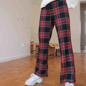  - Byxor från Ginatricot. Aldrig använda. Frakt spårbart tillkommer 63kr 