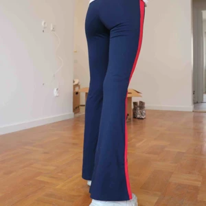  - Utsvängda tights. Oanvända (förutom denna bild) från ginatricot. Frakt 63kr spårbart tillkommer 