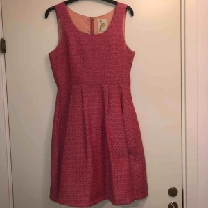  - Jättefin designklänning från Maria Westerlind. Använd 1 gång. Säljer pga för liten. Nypris 2699kr. 