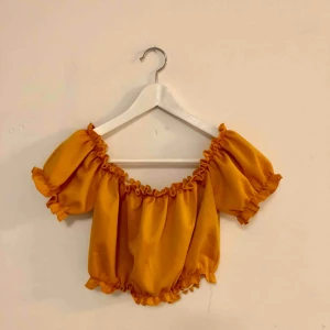  - Topp från Nelly  Storlek S Använd en gång 