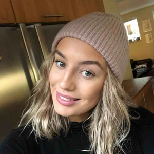  - Smutsrosa mössa från Hm, köpt förra året! Varm o skön. 