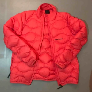  - Nytt pris! Superbillig damjacka från peak performance