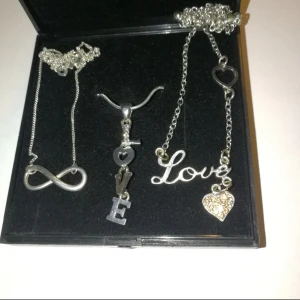  - Super fina halsband! 1 för 30kr alla för 55kr