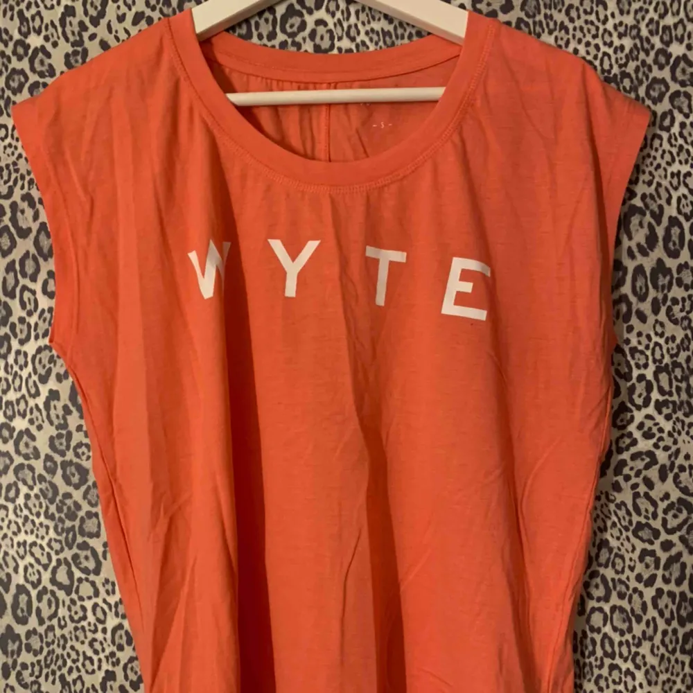 Tränings t-shirt från Wyte, aldrig använd!. T-shirts.