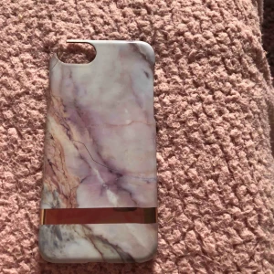  - Lite trasigt men anars okej marmor frakten kostar 20kr så det blir 60kr jag kan gå ner i pris om ni skriver i kommentarerna 