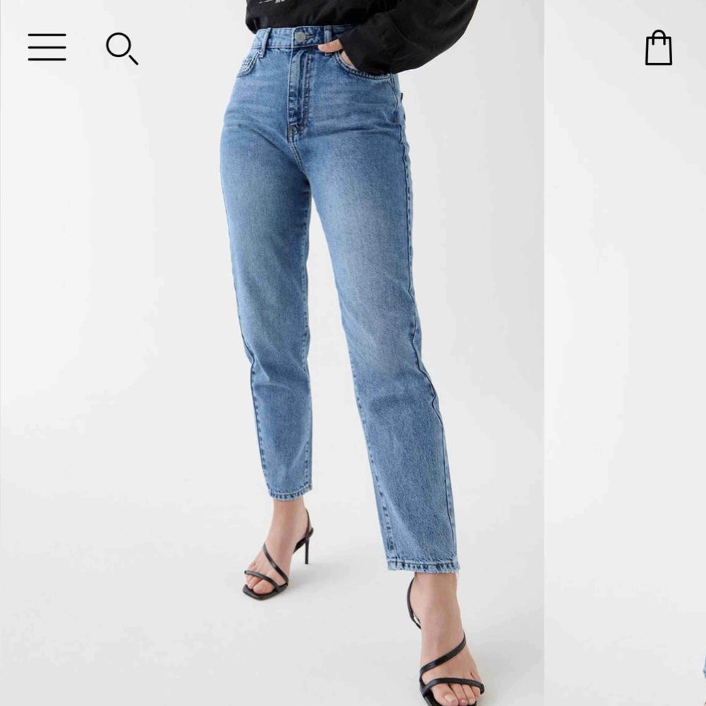 Mom jeans från ginatricot använda sparsamt i storlek 42. Jeans & Byxor.