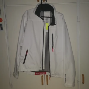  - Fin vindjacka från Helly Hansen som jag inte har på mig så ofta. Inga fel på den och den är rätt så varm. Priset kan alltid diskuteras. 